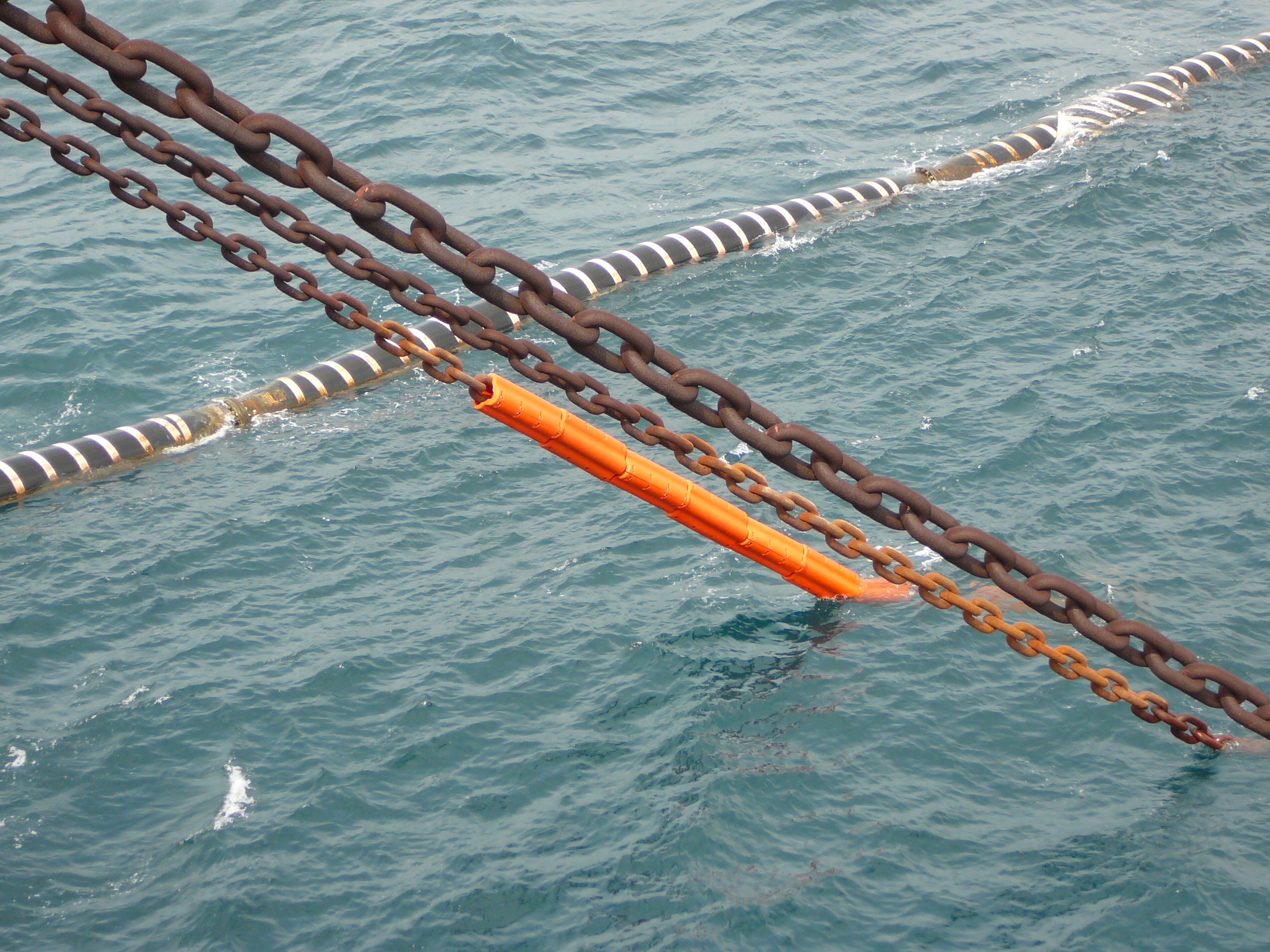 Chain support sleeves AIS